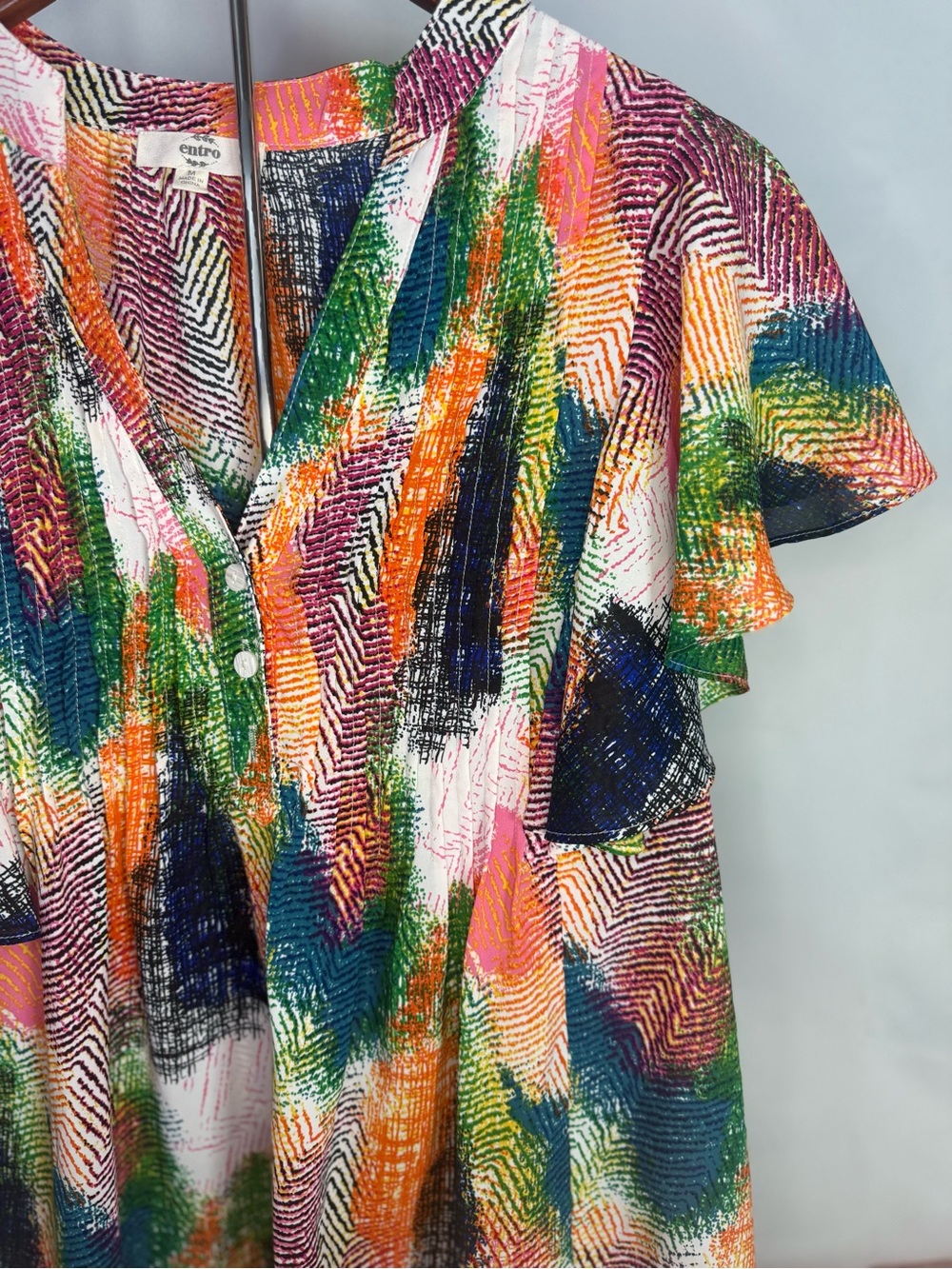 Entro - Abstract Multicolor Ruffled Flutter-Sleeve V-Neck Top - Size M - Picture 3 of 7